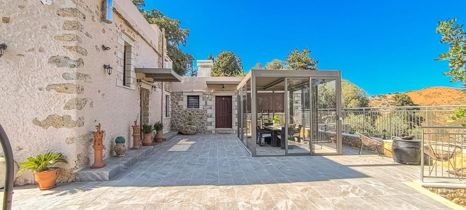 Achlades The Mountain Paradise Villas - Suite with a Private Jacuzzi, Pool, and a Balcony with an Amazing View! House in Crete Region