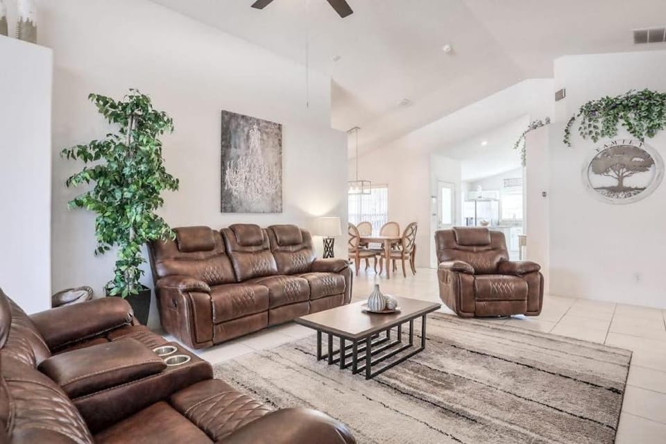 Private Pool Home Near Disney & Universal Studios House in Kissimmee