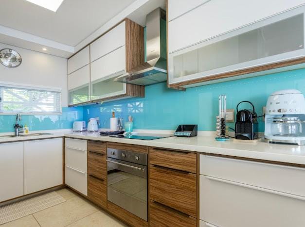 Coffee/tea facilities, Kitchen or kitchenette, dishwasher, oven, stove, toaster