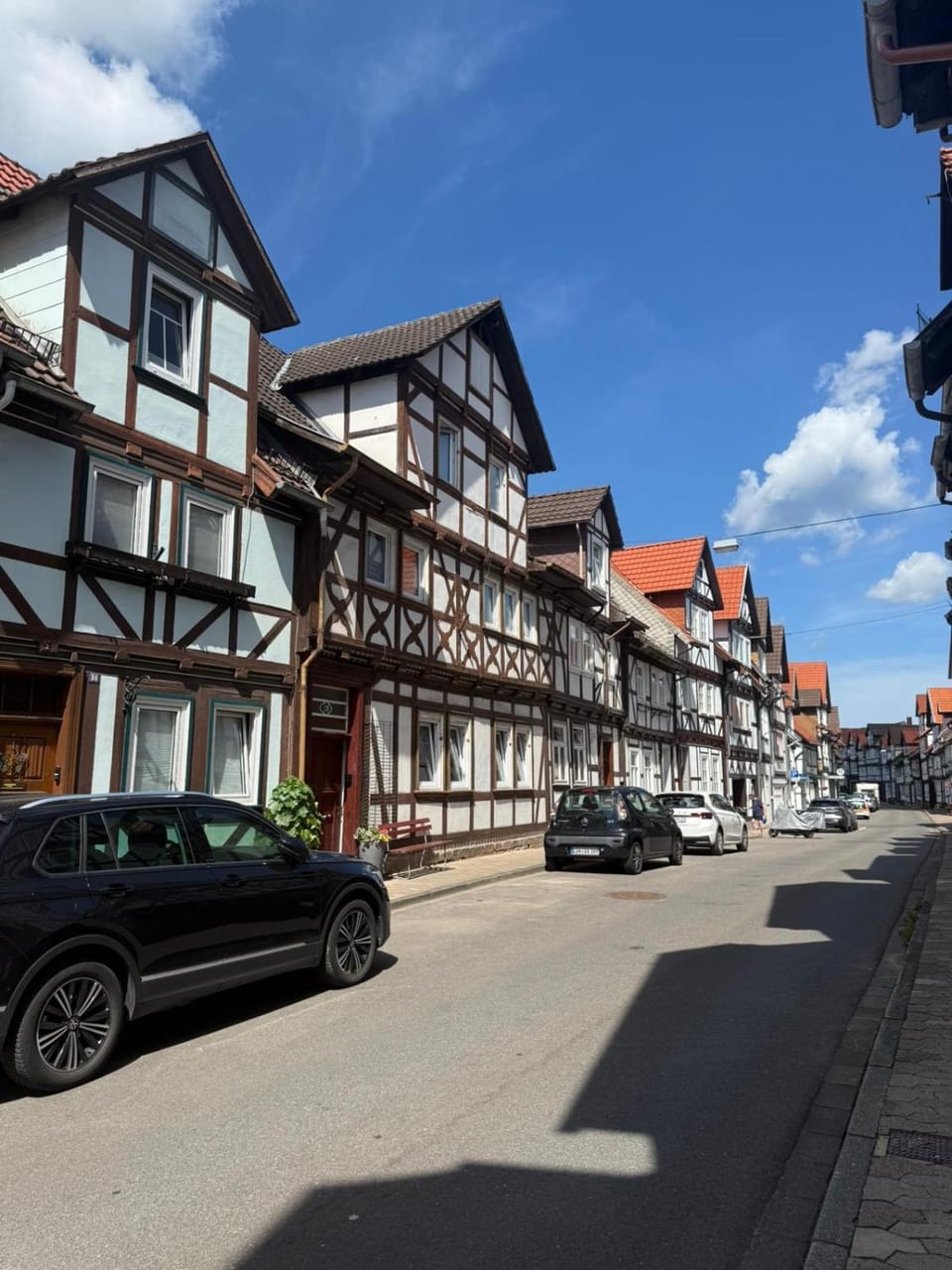Property building, Neighbourhood, City view, Location, Parking