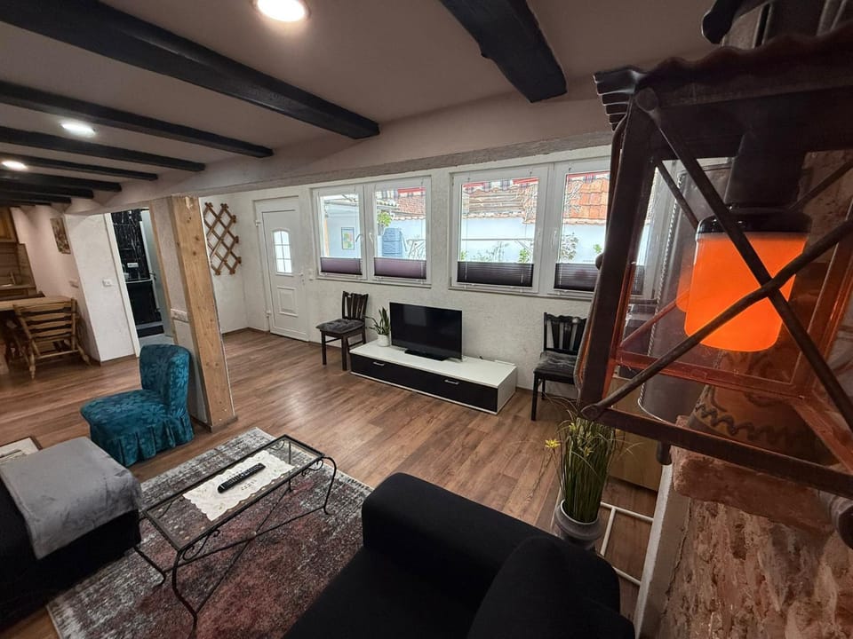 TV and multimedia, Living room, Seating area
