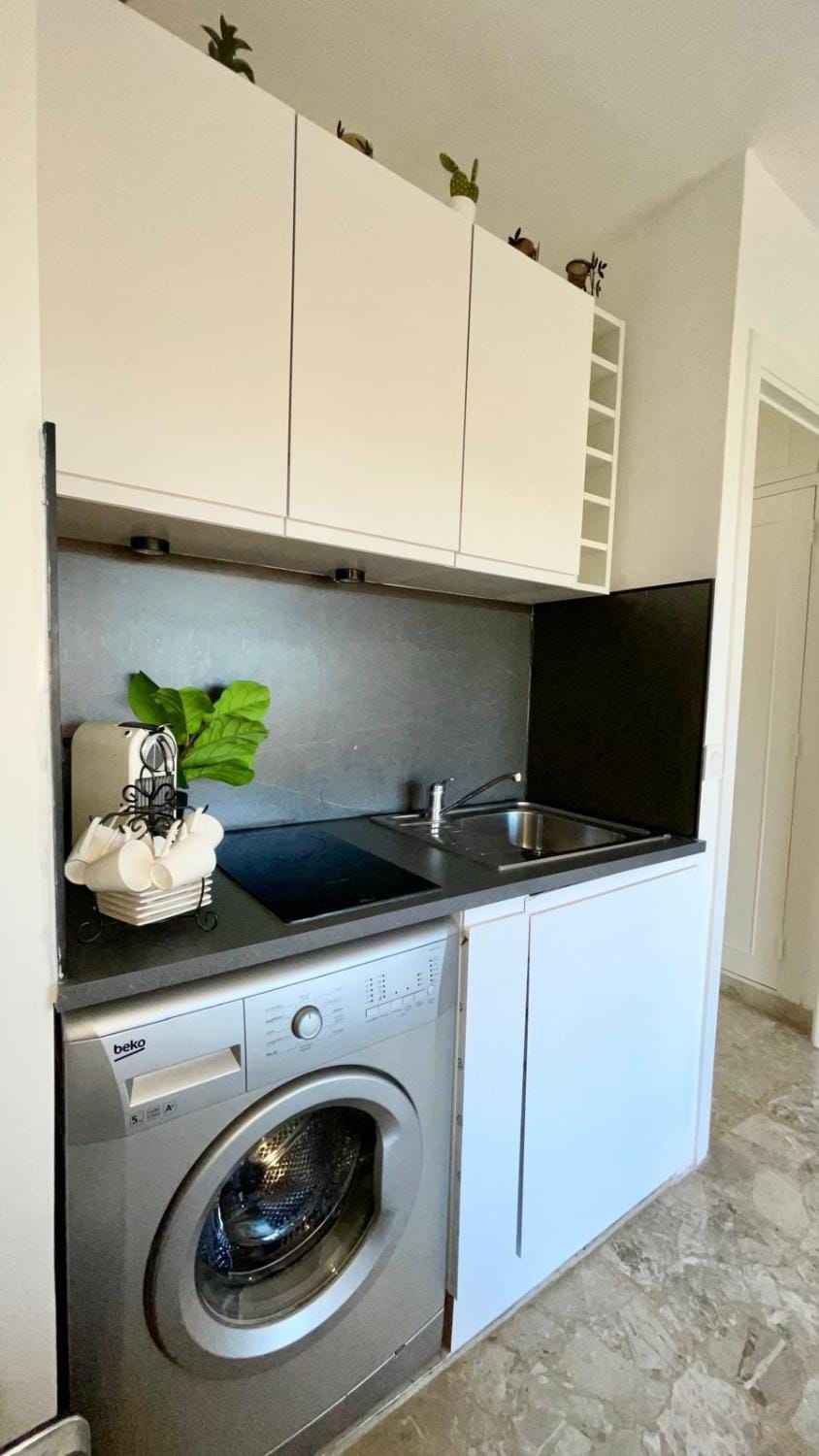 Kitchen or kitchenette, laundry