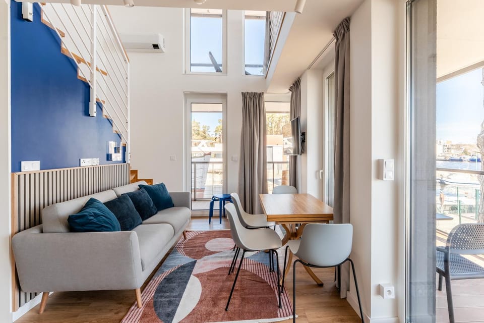 View (from property/room), Balcony/Terrace, Living room, Seating area, Dining area