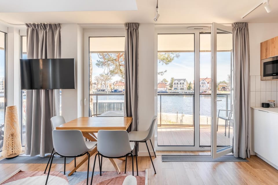 Communal lounge/ TV room, TV and multimedia, View (from property/room), Balcony/Terrace, Kitchen or kitchenette, Living room, Seating area, Dining area