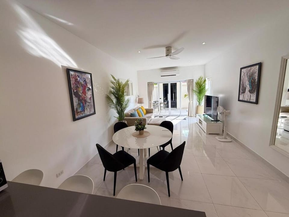Living room, Dining area