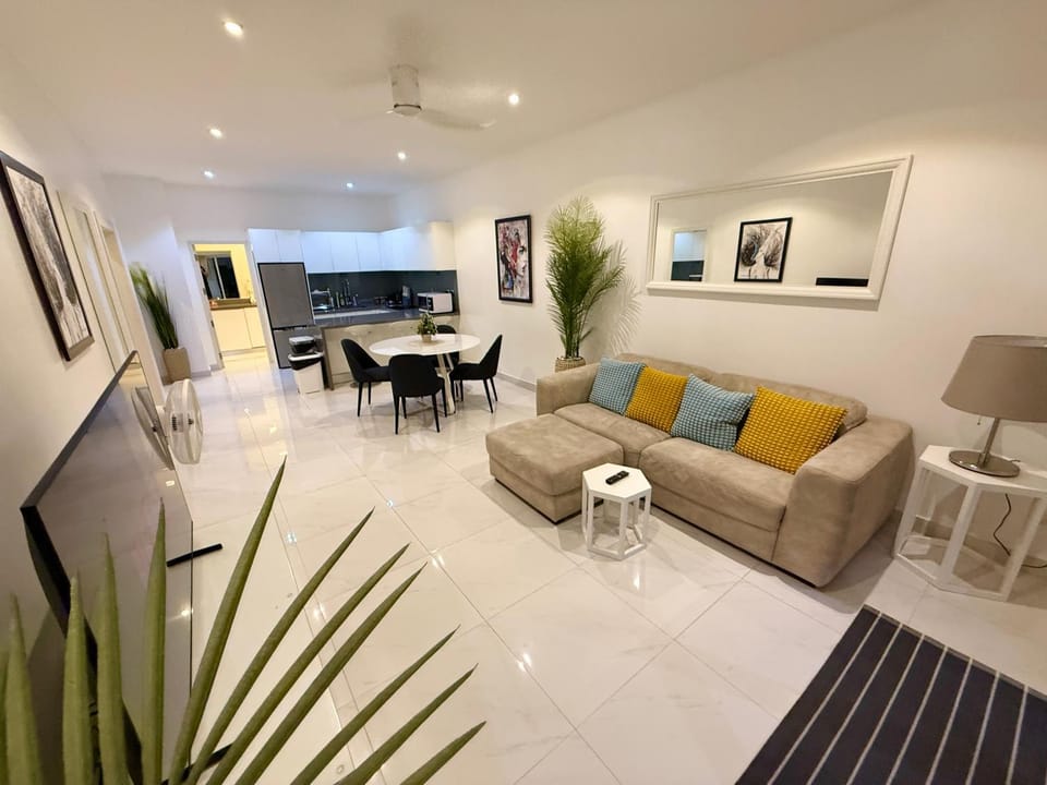 Living room, Photo of the whole room, Dining area