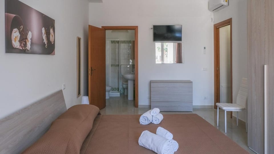 Terrasini Downtown Little Square Apartment in Terrasini