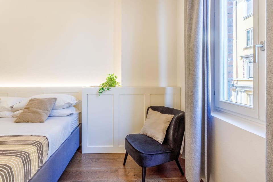 Photo of the whole room, Bedroom