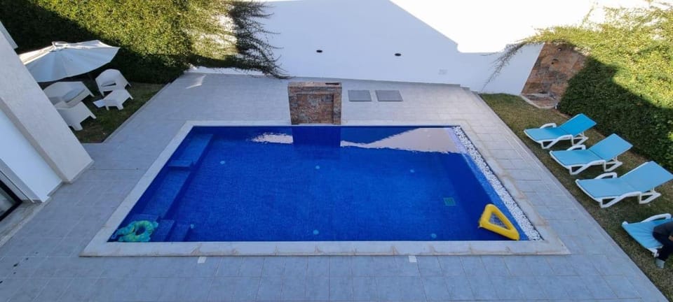 Day, Pool view, Swimming pool, sunbed