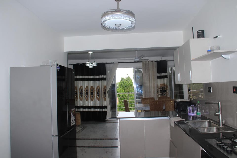 Kitchen or kitchenette, dishwasher, stove