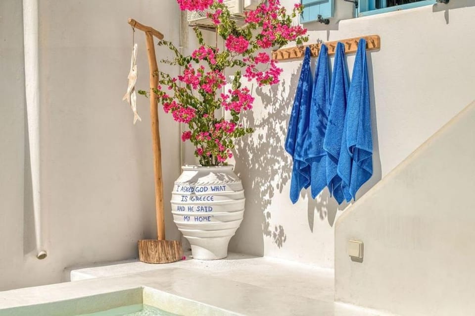 Pool view, Swimming pool, towels