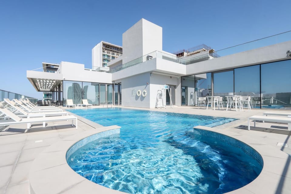 Day, Swimming pool, sunbed