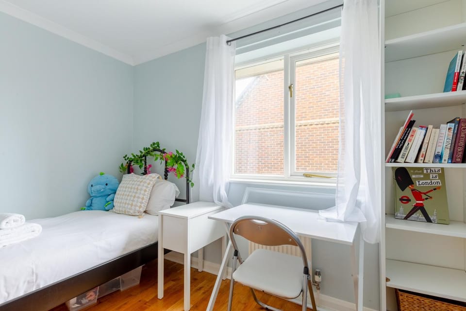 Cosy 2BD Home-Away-from-Home Hackney House in London Borough of Hackney