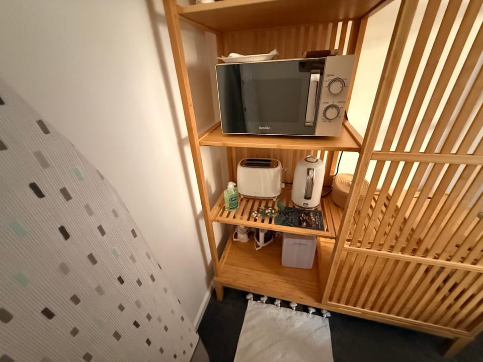 Room Near Airport Dog Lovers Welcome Bed and Breakfast in London