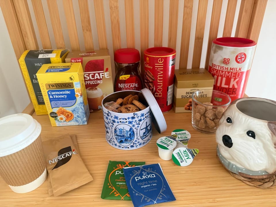 Room Near Airport Dog Lovers Welcome Bed and Breakfast in London