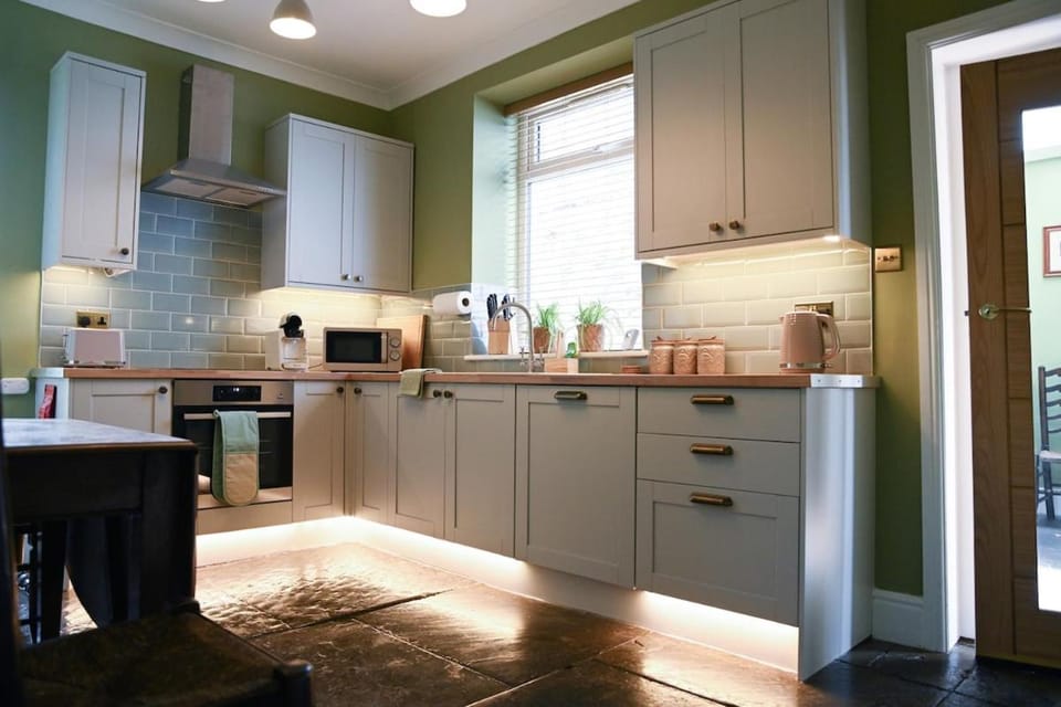 Kitchen or kitchenette, oven, pet friendly, stove, toaster