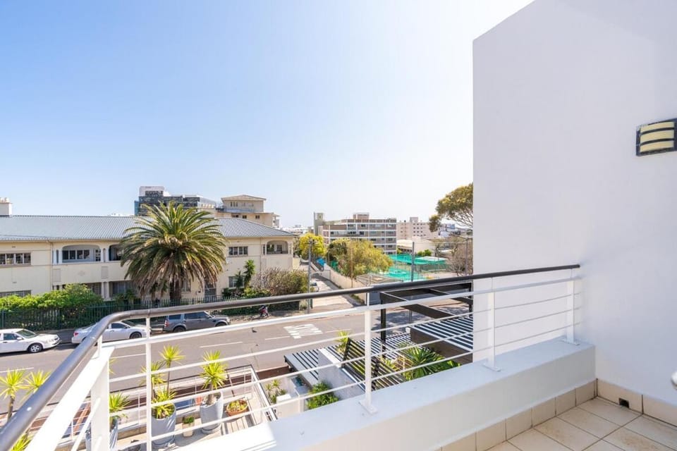 Day, Neighbourhood, Balcony/Terrace, Street view, Location