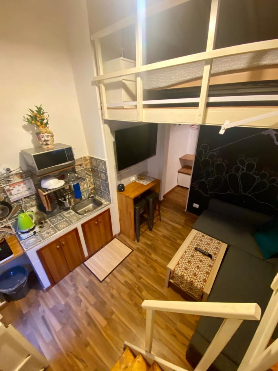 TV and multimedia, Kitchen or kitchenette, Living room, Photo of the whole room, Seating area, Dining area
