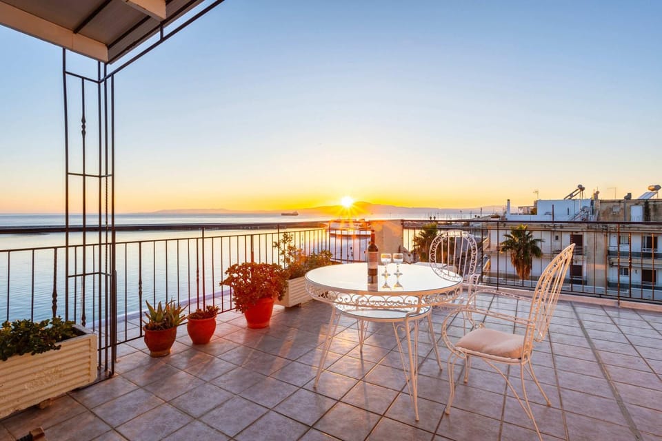 Patio, Natural landscape, View (from property/room), Balcony/Terrace, Dining area, Sea view, Sunrise, Sunset