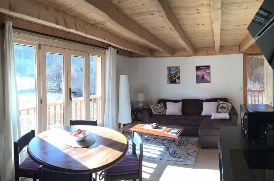 Living room, Garden view, Mountain view