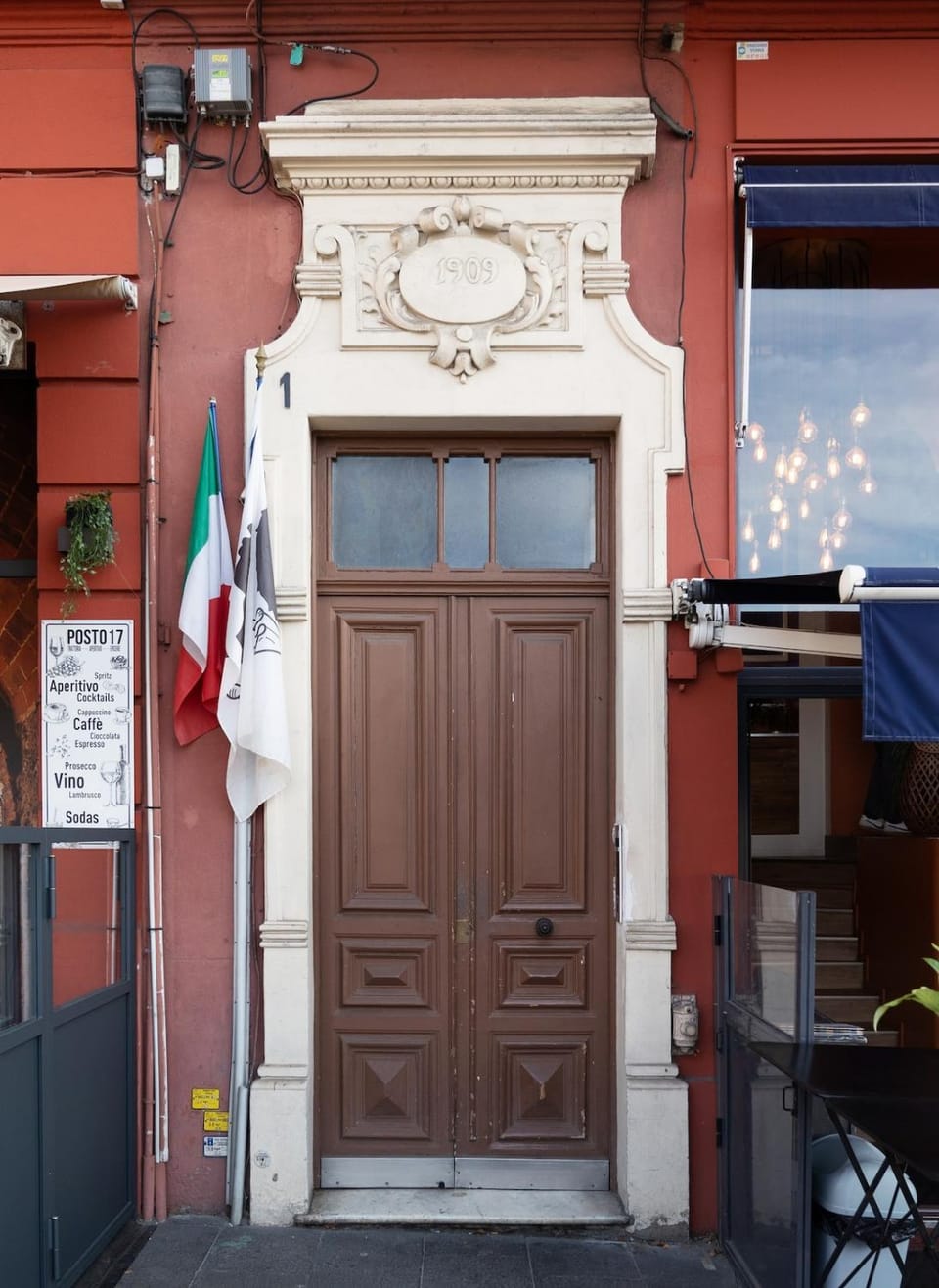 Facade/entrance