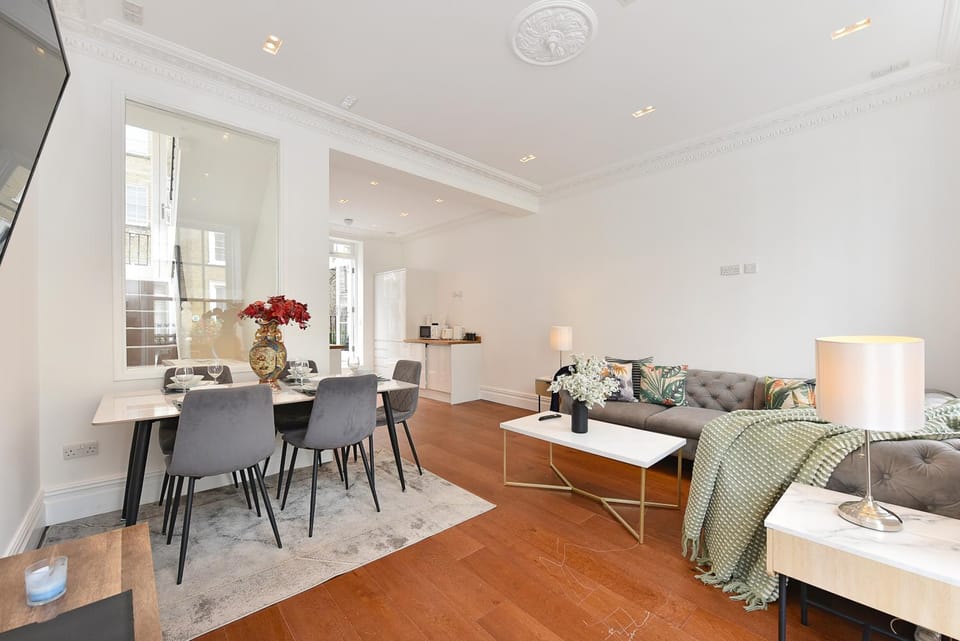 Living room, Dining area