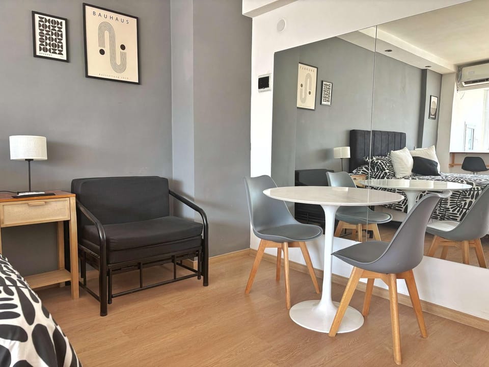 Seating area, Dining area