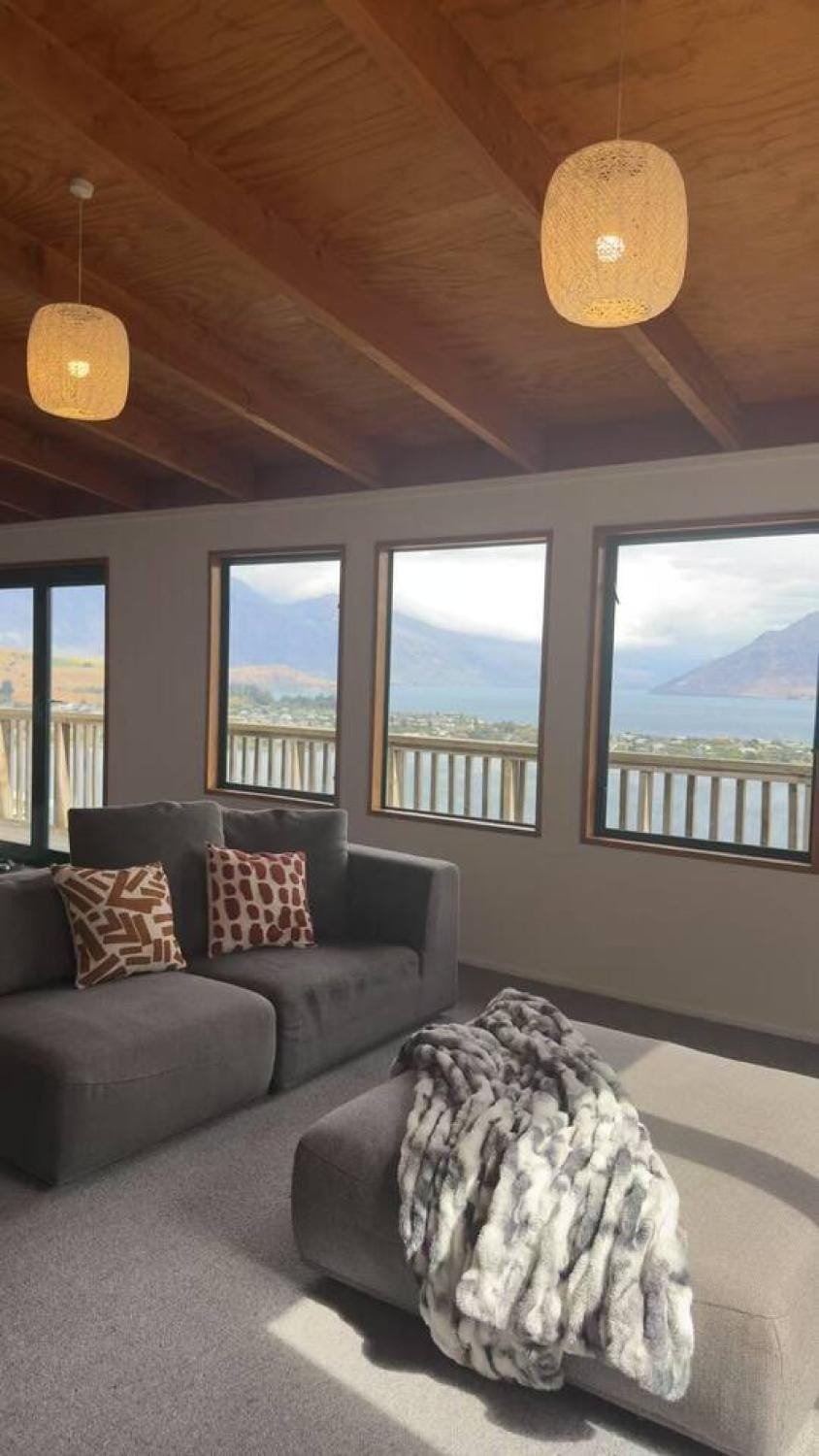 View (from property/room), Living room, Seating area, Mountain view