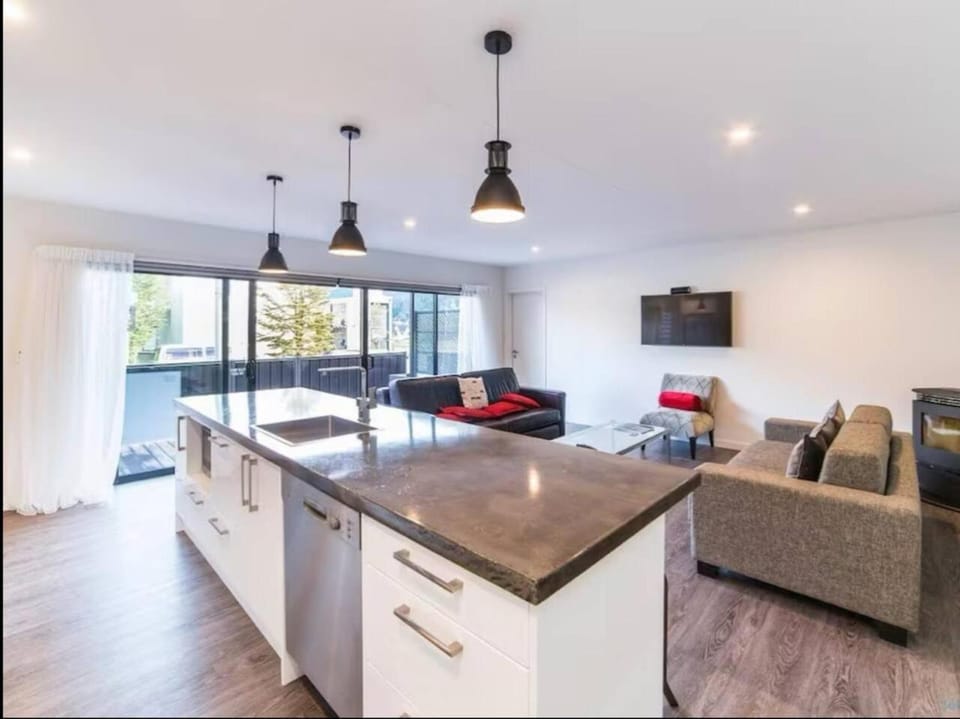 Central Spa Getaway (F2) Apartment in Queenstown