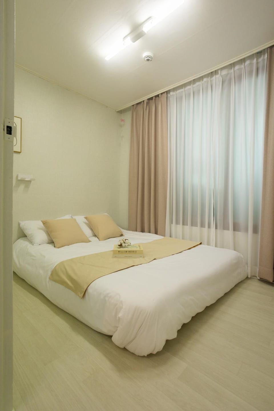 Bed, Bedroom, Area and facilities