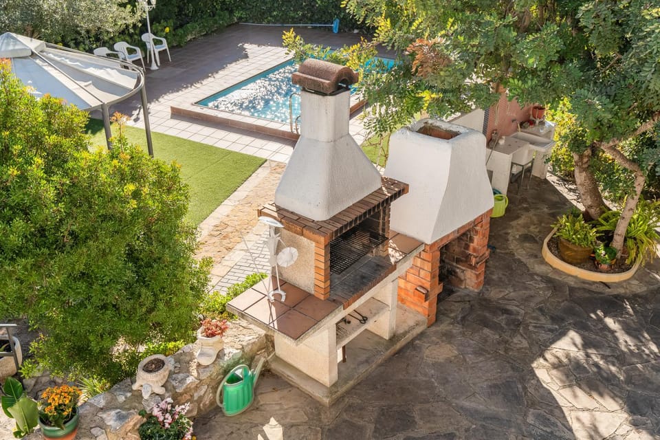 BBQ facilities, Swimming pool