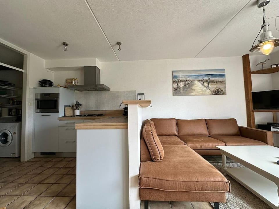 TV and multimedia, Kitchen or kitchenette, Seating area