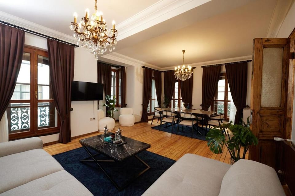 Communal lounge/ TV room, Seating area, Dining area