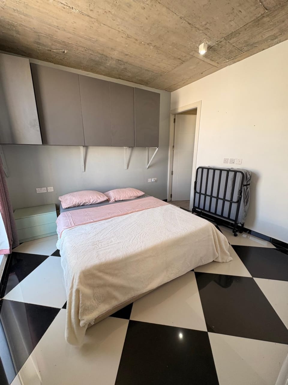 Paceville - Penthouse - HOT TUB & SEA VIEW ROOF Apartment in Saint Julians