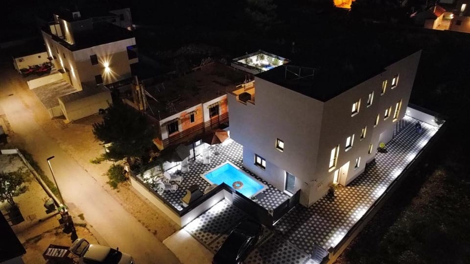 VillaMIA Croatia 10 Persons - heated pool - jacuzzi-boat tours-Luxury Apartment in Šibenik-Knin County, Croatia