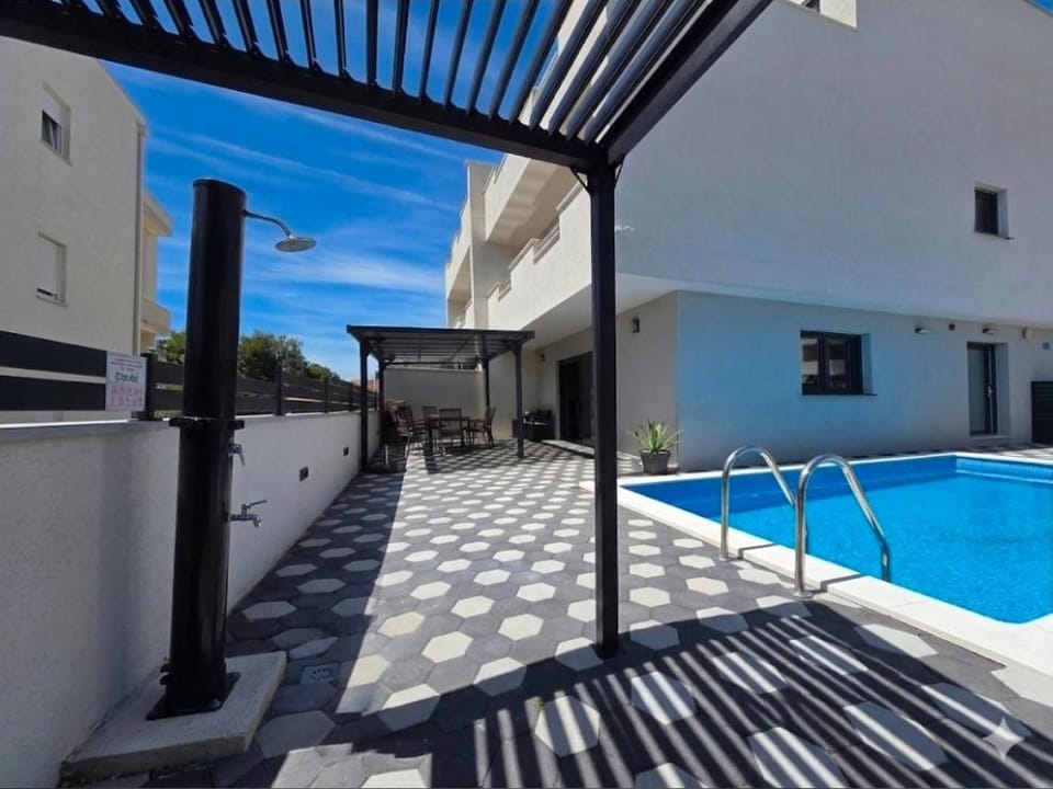 VillaMIA Croatia 10 Persons - heated pool - jacuzzi-boat tours-Luxury Apartment in Šibenik-Knin County, Croatia