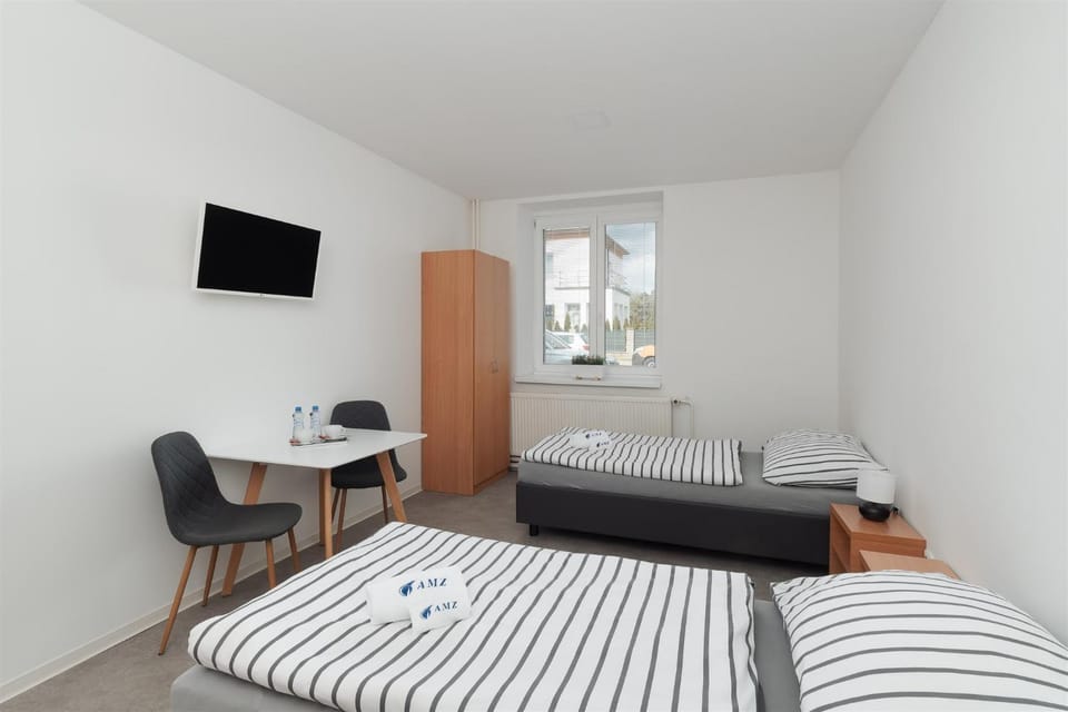 Bedroom, Food