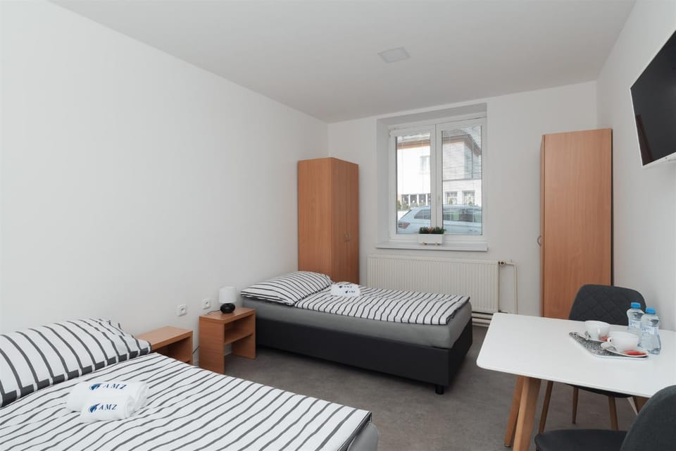 Bedroom, Food