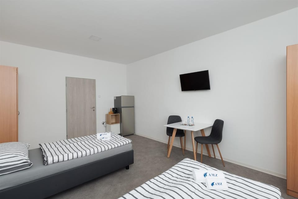 Bedroom, Food