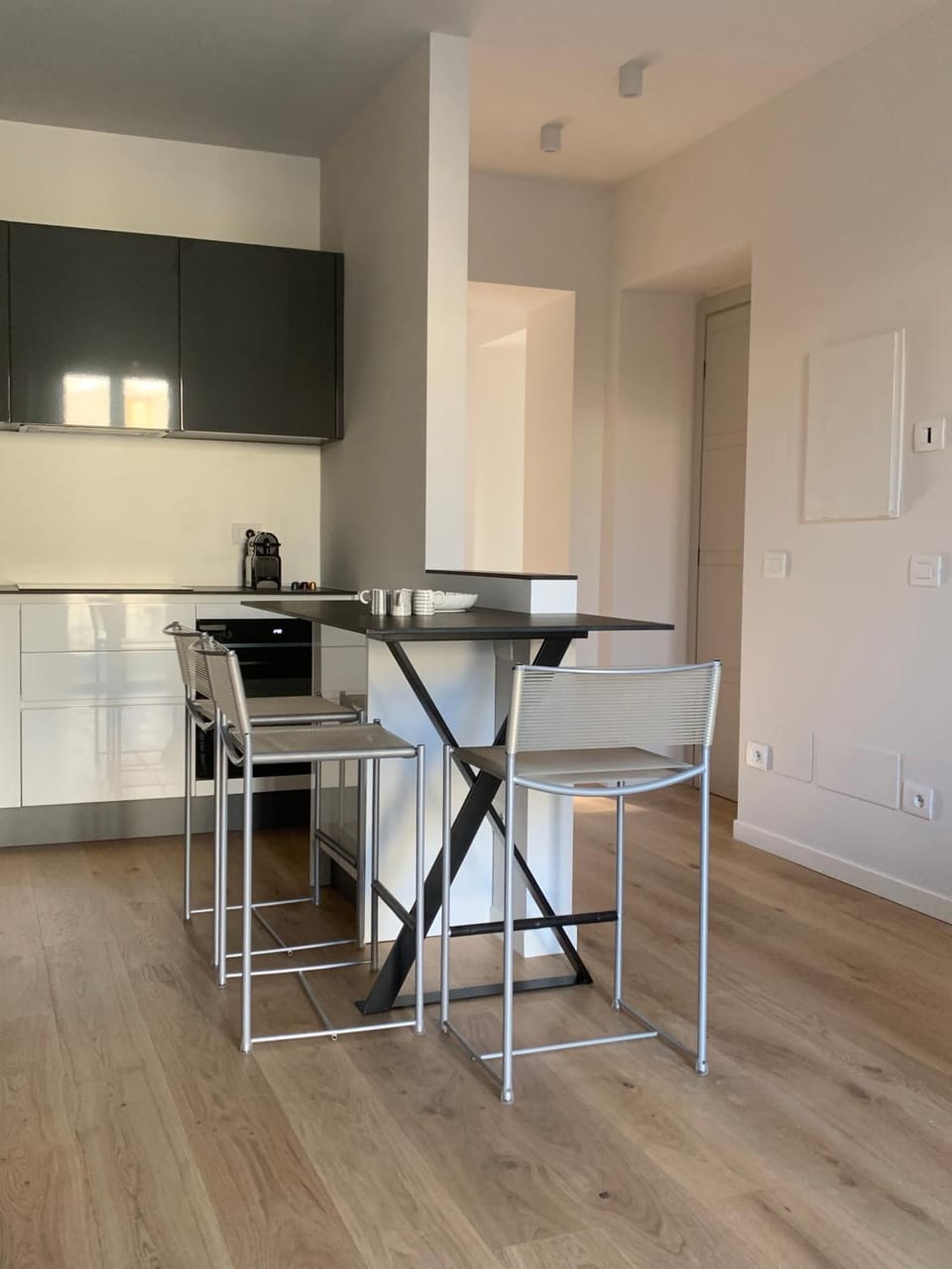 Kitchen or kitchenette, Dining area, stove