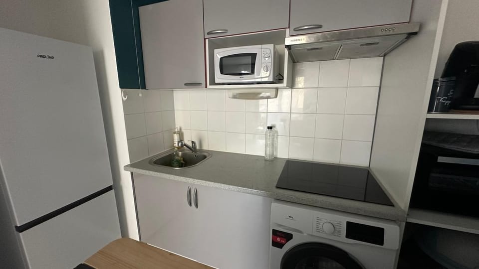 Kitchen or kitchenette, stove