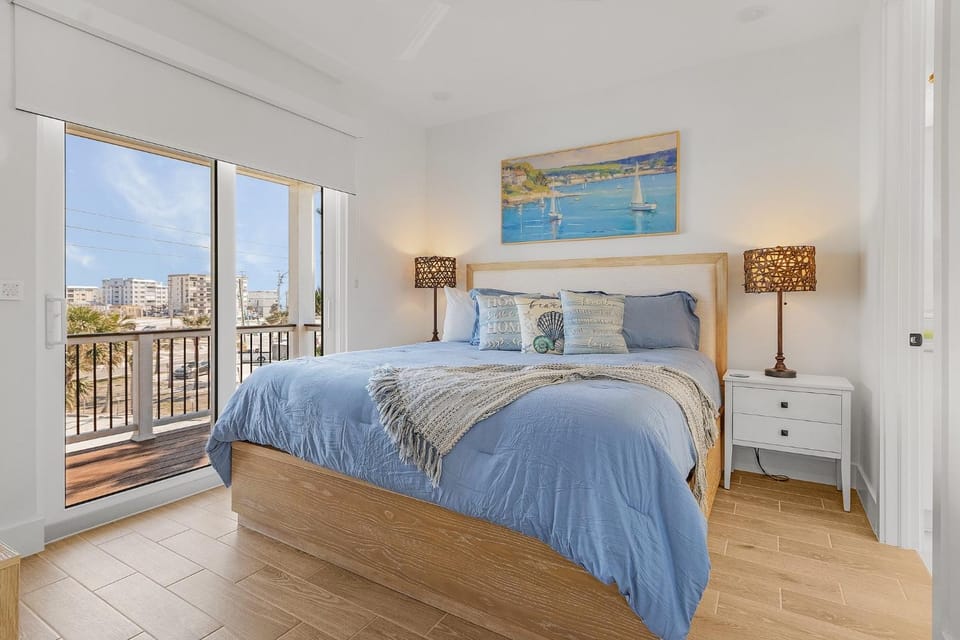 118 Luxury 4 Bed with Den 4,5 Bath - Heated Pool & Spa House in Estero Island