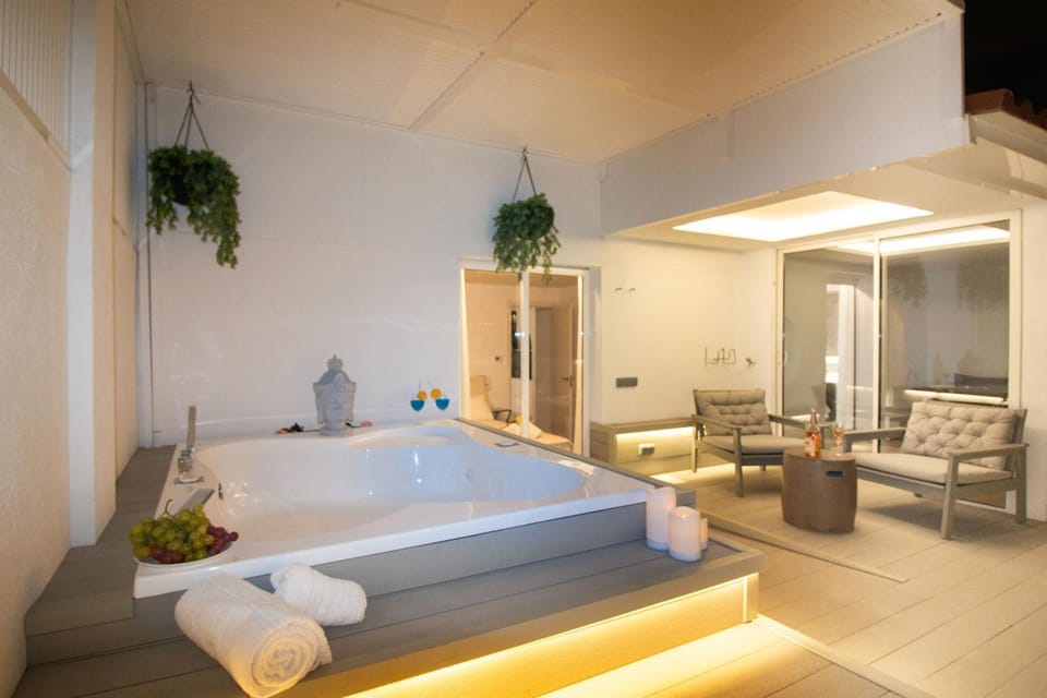 Hot Tub, towels
