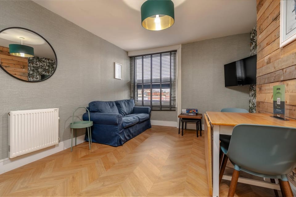 TV and multimedia, Living room, Seating area, Dining area, Evening entertainment, internet