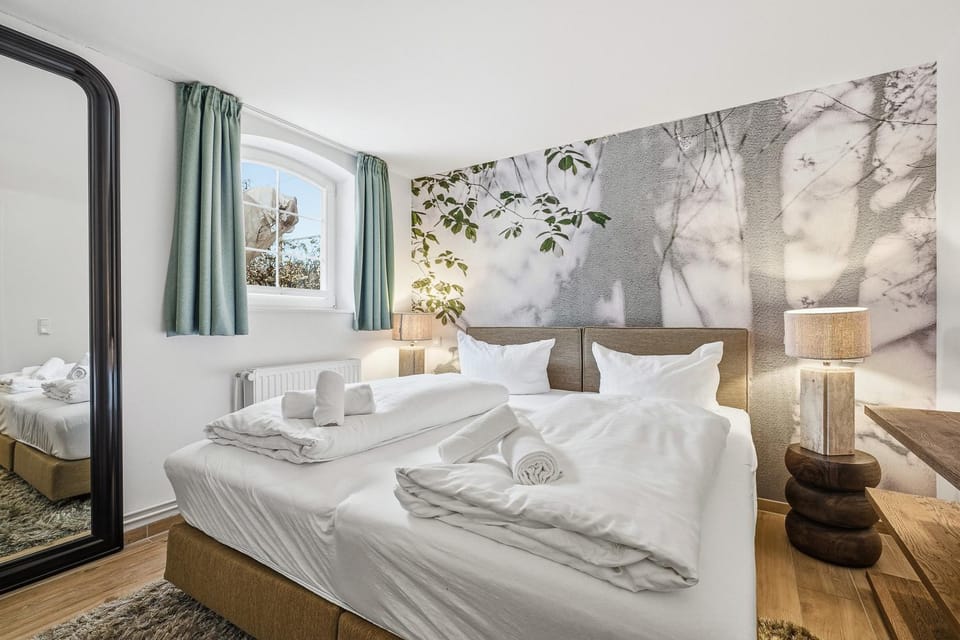 Bed, Photo of the whole room, Bedroom, towels