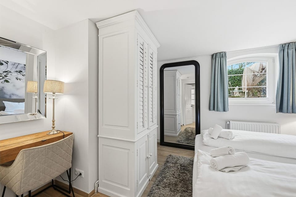 Bed, Photo of the whole room, Bedroom, towels, wardrobe