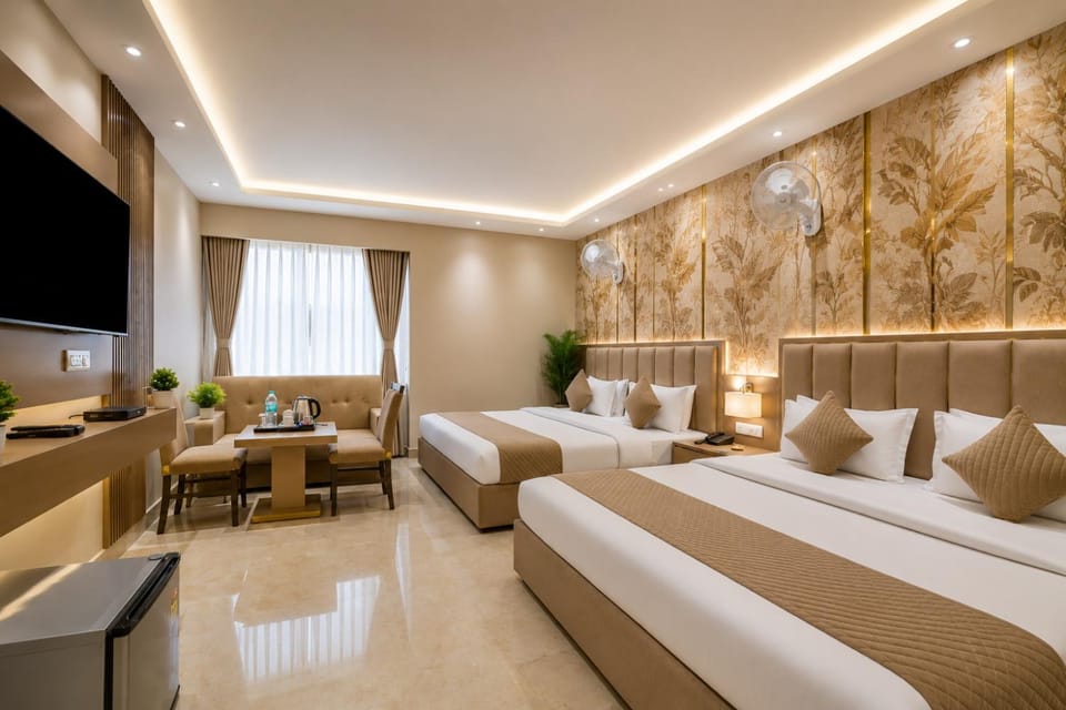 Bed, TV and multimedia, Living room, Photo of the whole room, Seating area, Bedroom