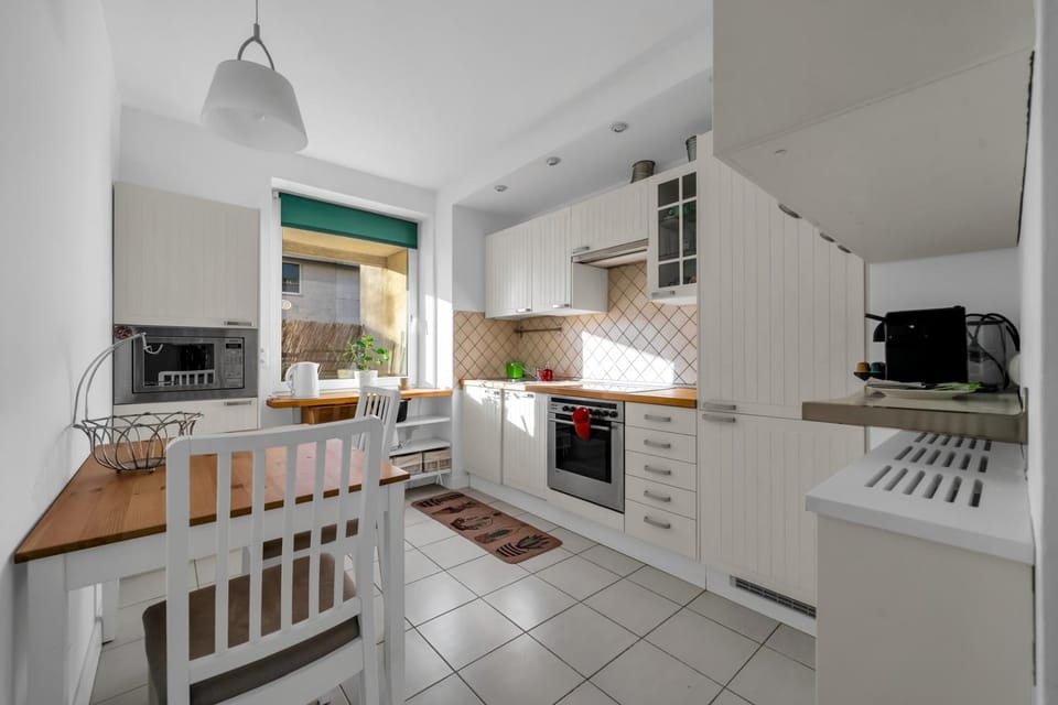 Kitchen or kitchenette, Dining area, dishwasher, oven, stove