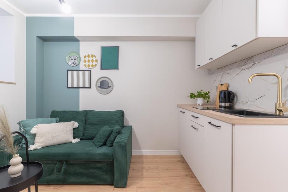 Kitchen or kitchenette, Living room, Seating area, stove