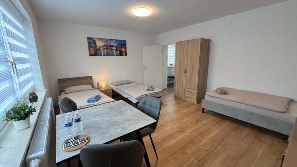 Bed, Dining area, Bedroom, furniture